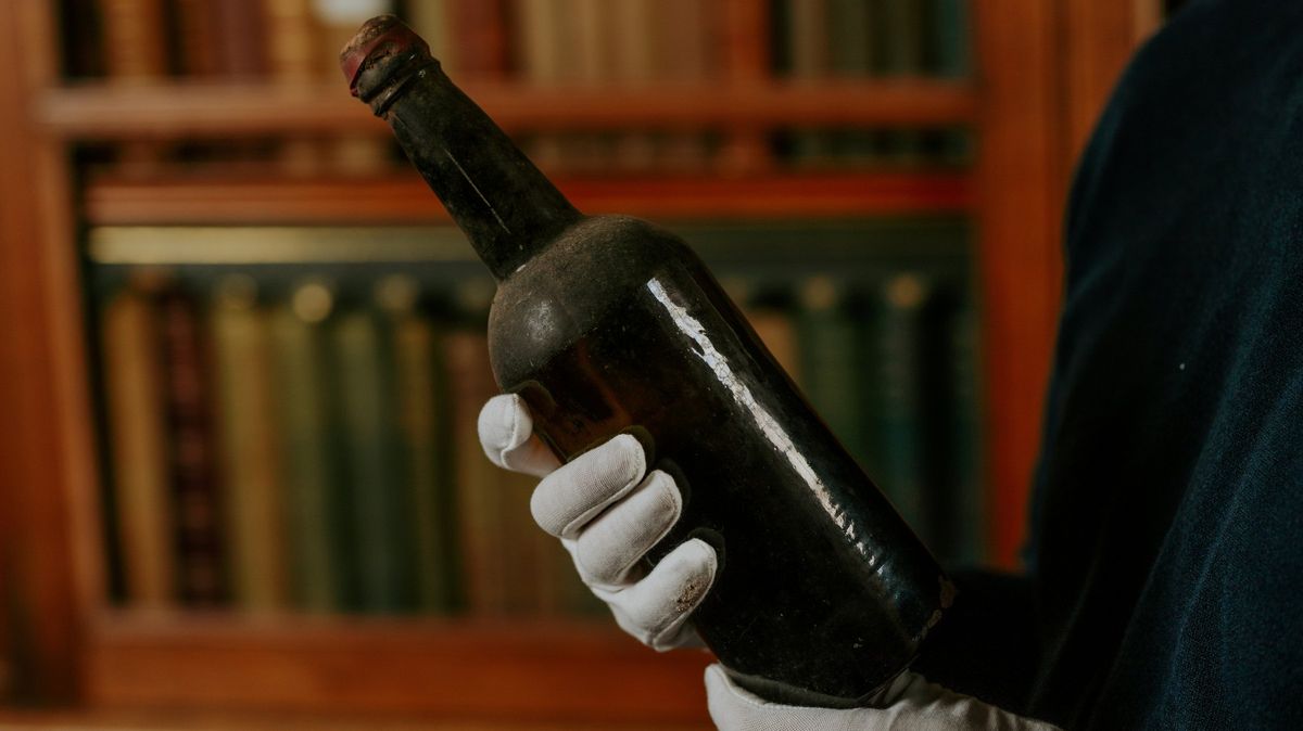 Whisky nalezená na zámku ve Skotsku je nejstarší na světě, ukázaly analýzy